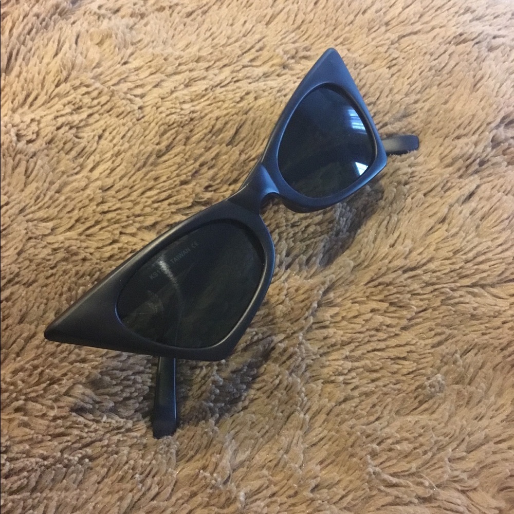 Cat eye sunglasses